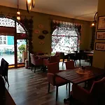 Konukzade Oldtown 3* אנטליה